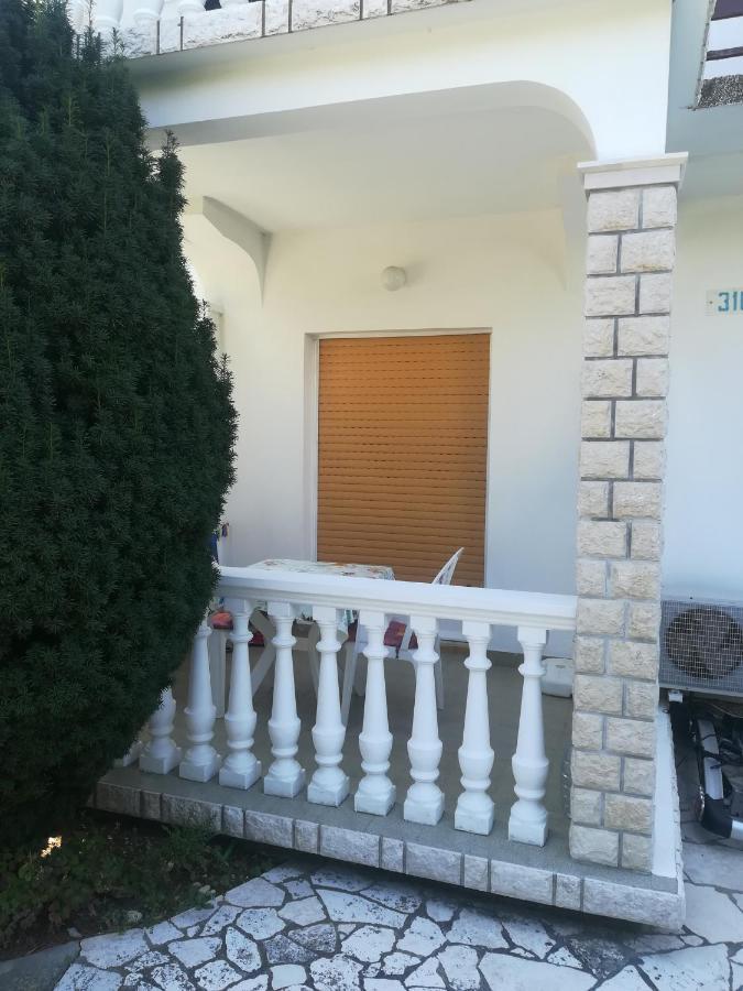 Alemka Apartment Banjol Екстериор снимка